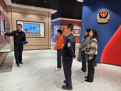 區(qū)公安分局走訪.jpg